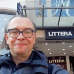 Philippe Meisburger devant la librairie Littéra - Rougier & Plé (21 mars 2026)