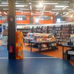 Les rayons de livres au Cultura de Geispolsheim au matin, avant l'arrivée du public, 2 mai 2026