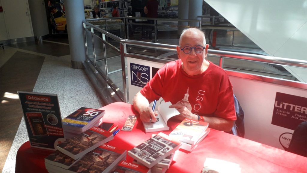 Jean-Marie Stoerkel dédicaçant un roman lors de la Réunion des livres 2026 (22 mai 2026)