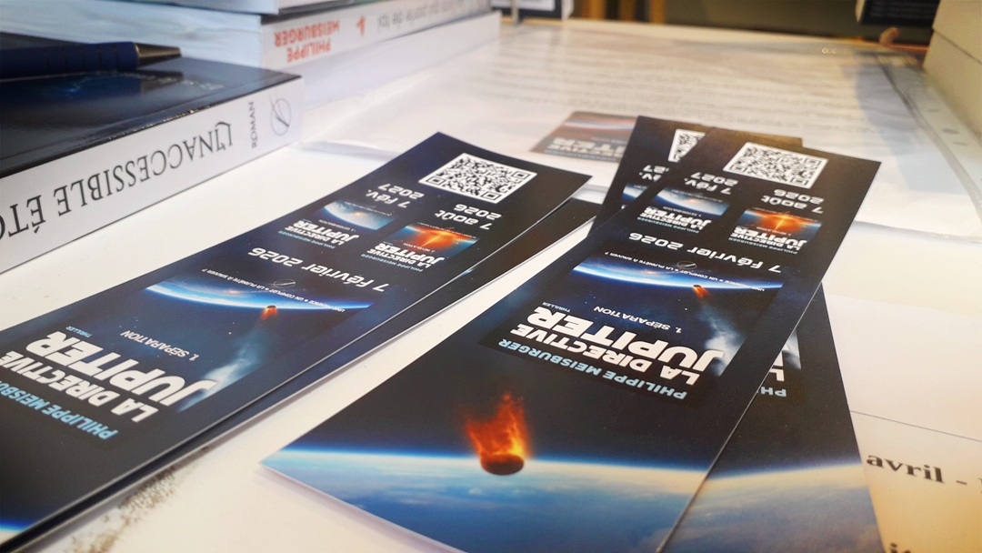 Les marque-pages de "La directive Jupiter" à côté du dernier exemplaire de "L'inaccessible étoile", à la librairie Ruc à Colmar, le 30 mai 2026